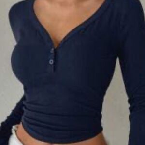 A navy blue long sleeve shirt size XS its from Dazy
